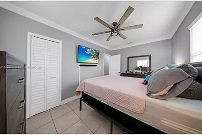 3360 E 10th Ave, Hialeah, FL 33013 - Photo 13