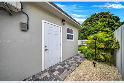 3360 E 10th Ave, Hialeah, FL 33013 - Photo 19