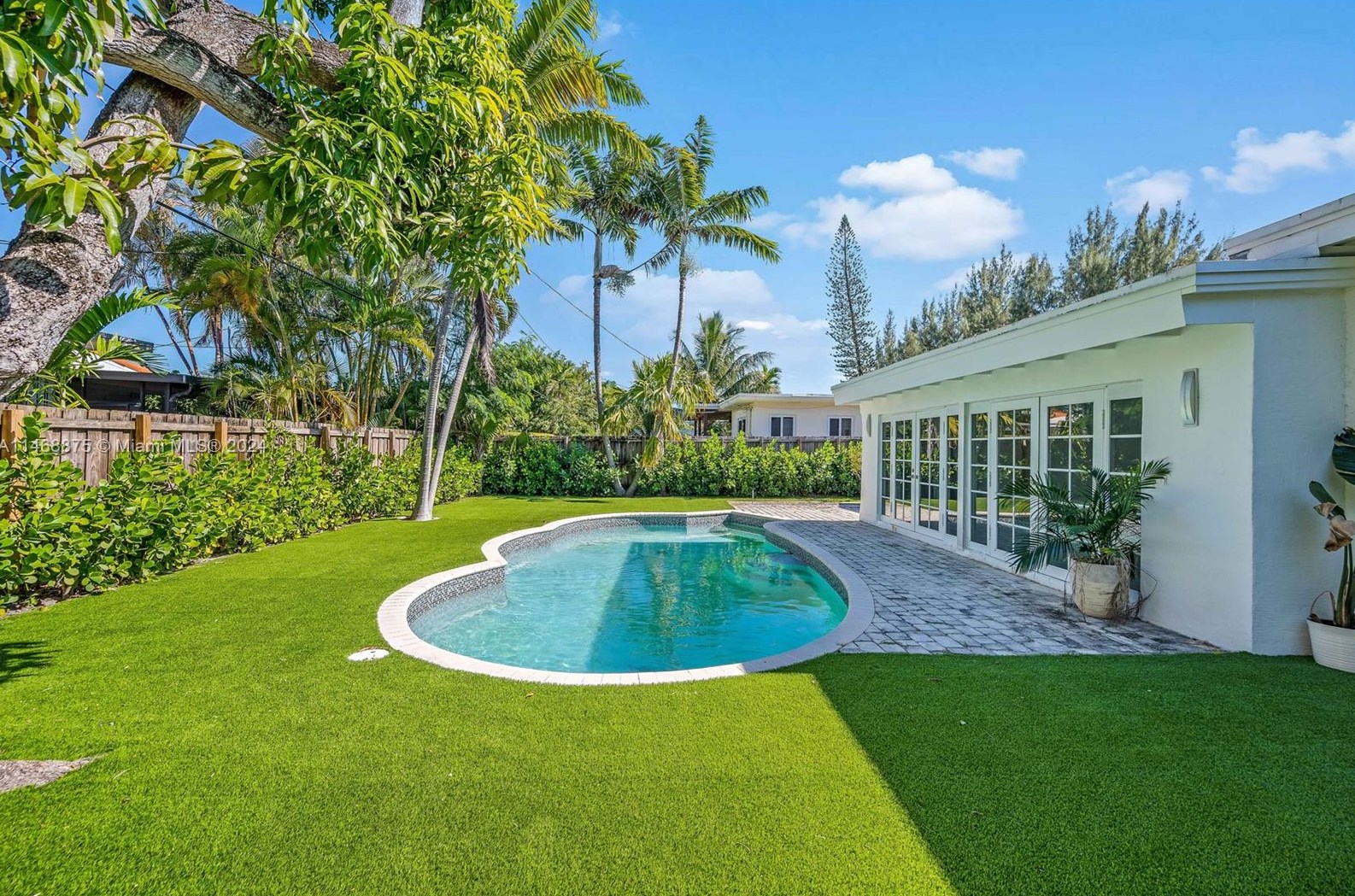 345 Fairway Dr, Miami FL exterior