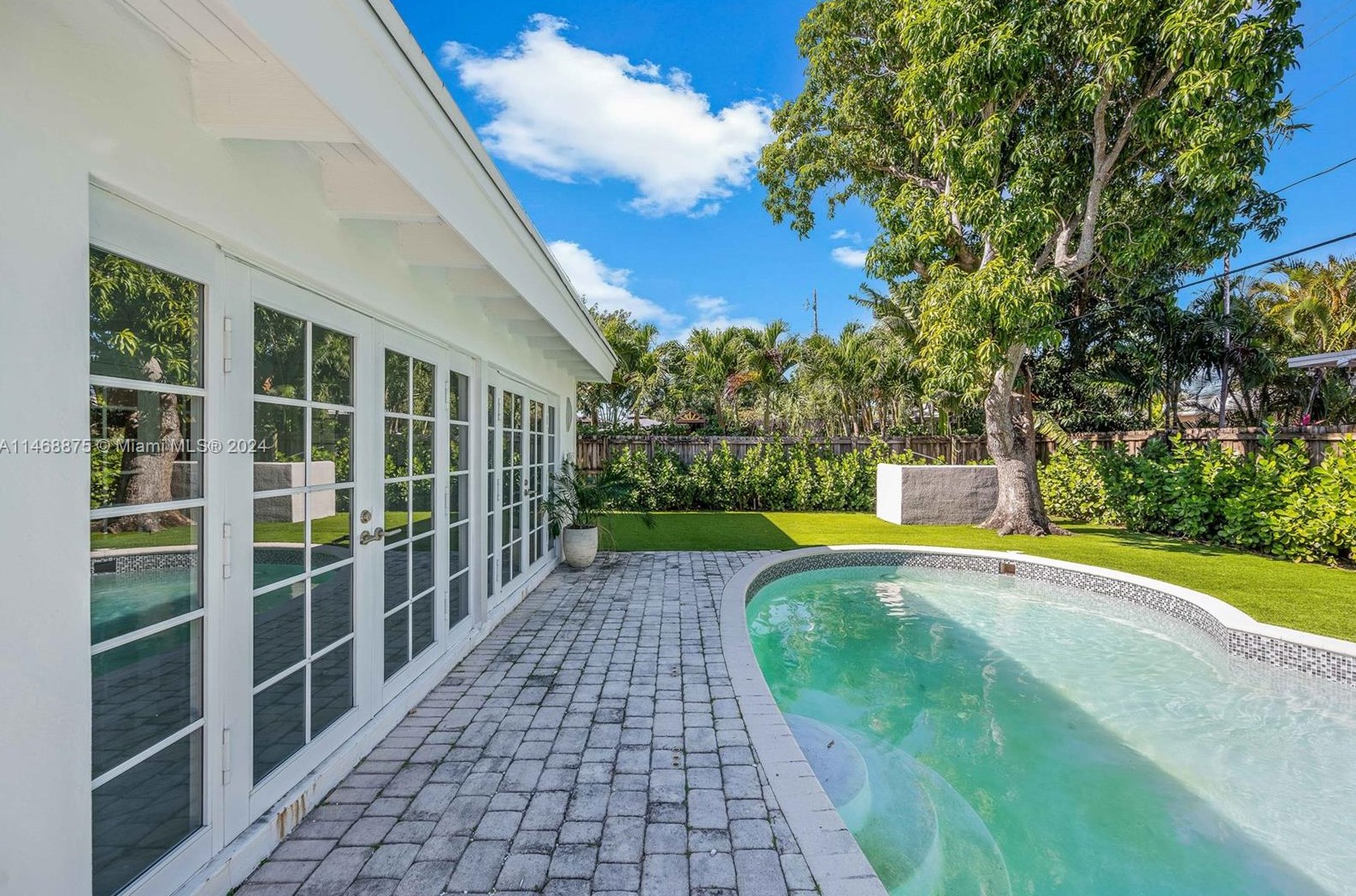 345 Fairway Dr, Miami FL exterior