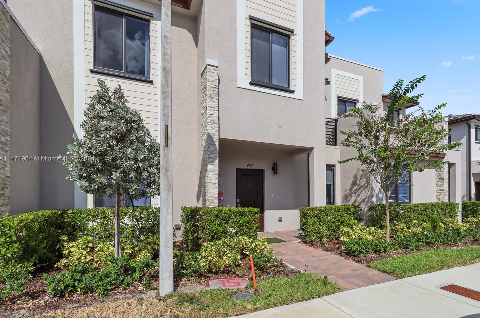 957 211th St, Miami FL  33179-1301 exterior