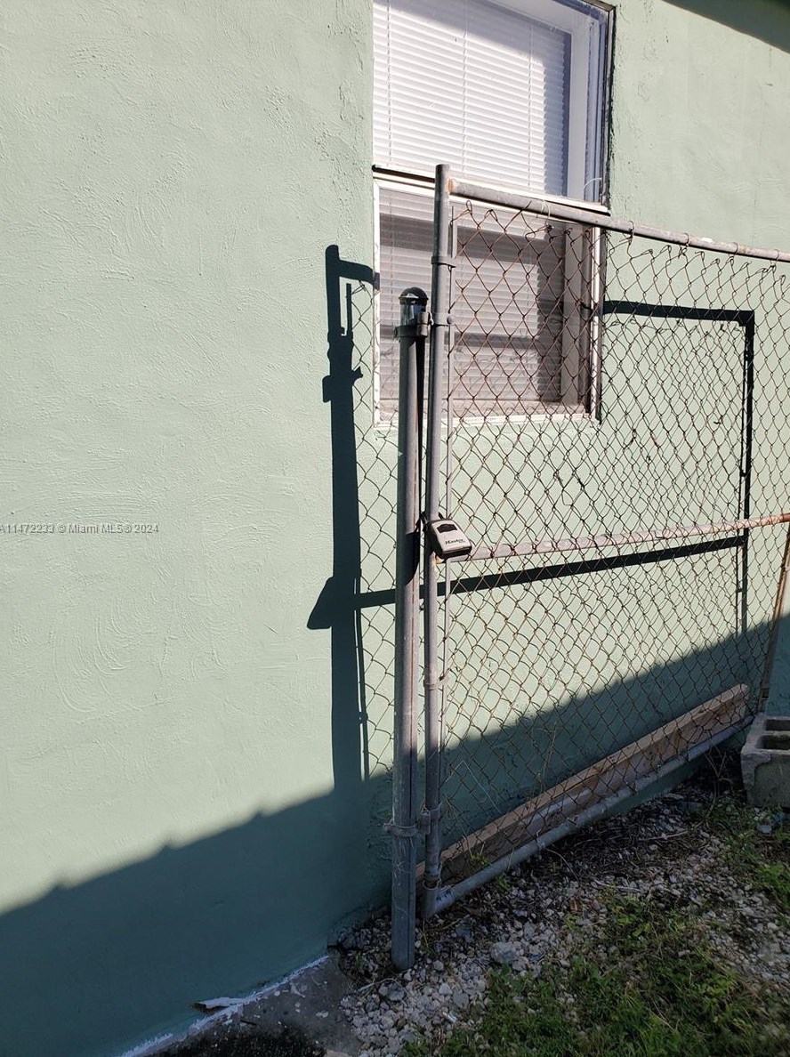 258 Adams Pl, Pahokee FL  33476-2175 exterior
