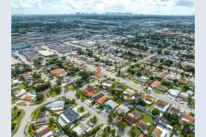 901 E 32nd St, Hialeah, FL 33013 - Photo 13