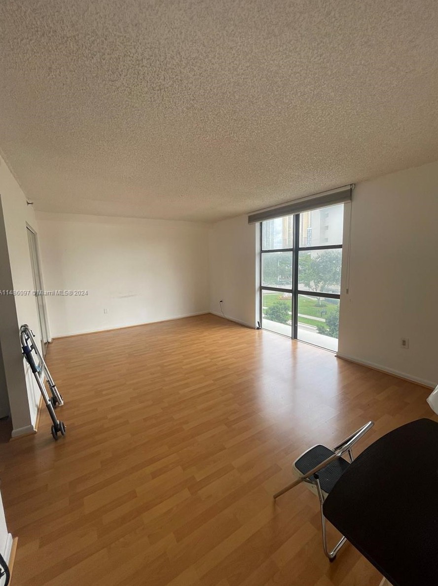 17500 Bay Rd, Miami FL 33160-2872 exterior