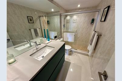 500 Bayview Dr #221, Sunny Isles Beach, FL 33160 - Photo 13