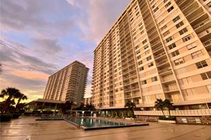 500 Bayview Dr, Sunny Isles Beach, FL 33160 - Photo 25