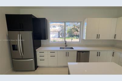 3562 Forest View Cir, Dania Beach, FL 33312 - Photo 15