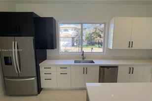 3562 Forest View Cir, Dania Beach, FL 33312 - Photo 15