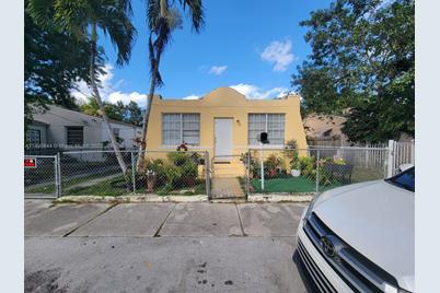 1465 NW 33rd St - Photo 1