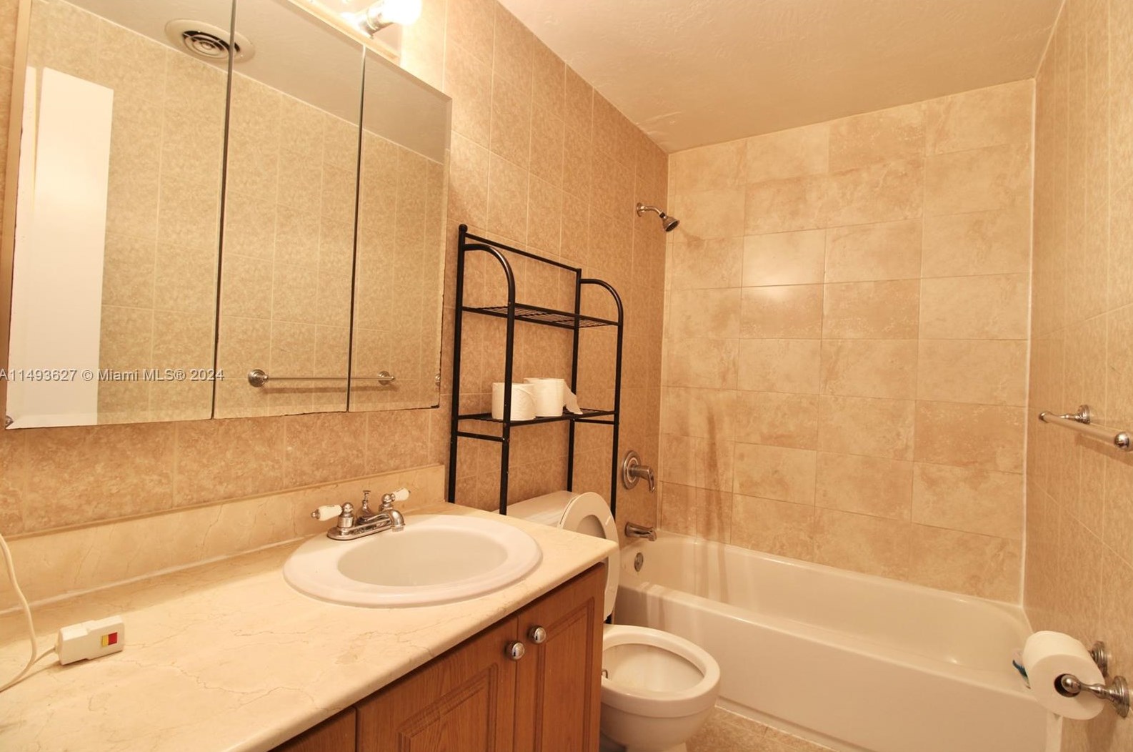 9280 Bay Harbor Ter, Miami FL 33154-2730 exterior