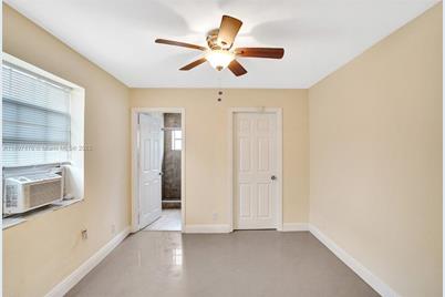 210 N 72nd Ave, Hollywood, FL 33024 - Photo 27