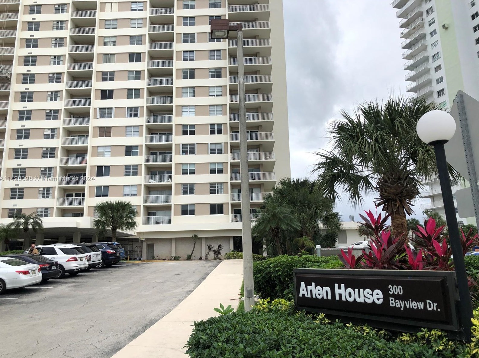 300 Bayview Dr, Miami FL 33160-4700 exterior