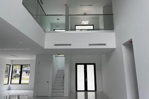 2 Hough Dr, Miami Springs, FL 33166 - Photo 7