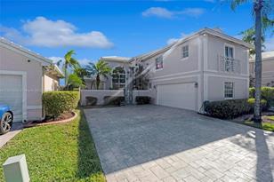 1231 Wilshire Cir, Hollywood, FL 33027-2211
