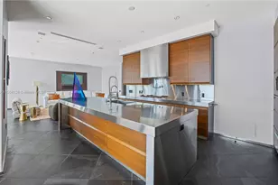 800 South Pointe Dr, Miami Beach, FL 33139 - Photo 19