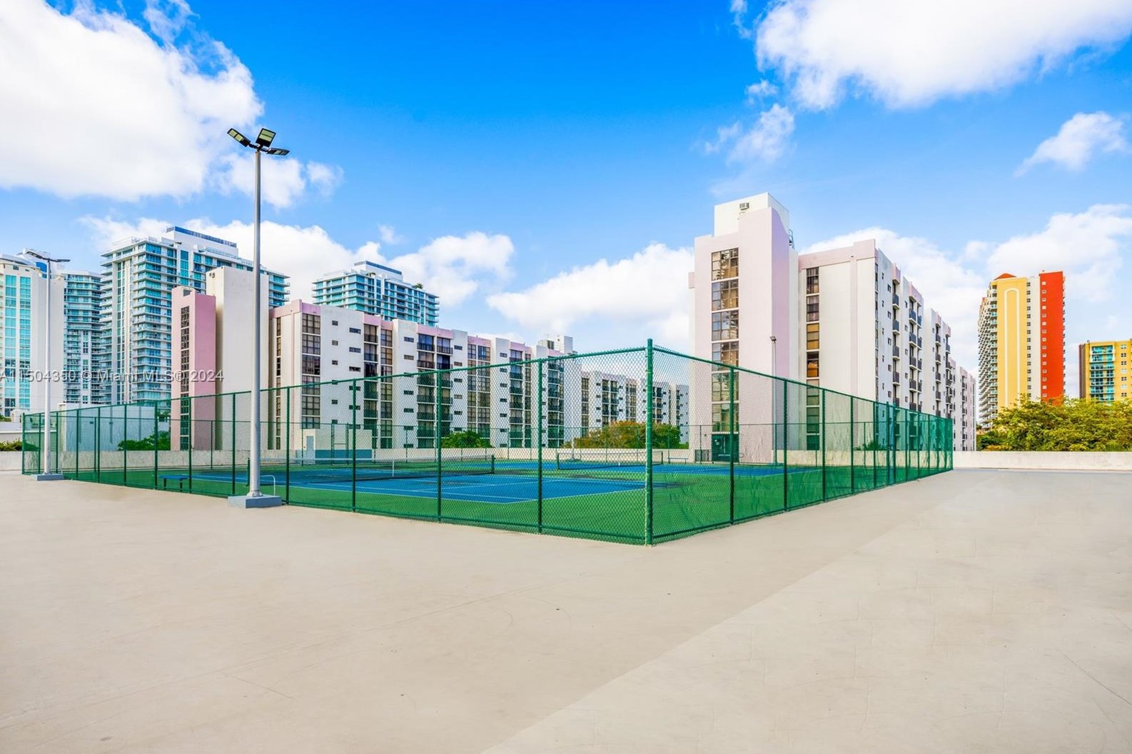 17021 Bay Rd, Miami FL 33160-3684 exterior