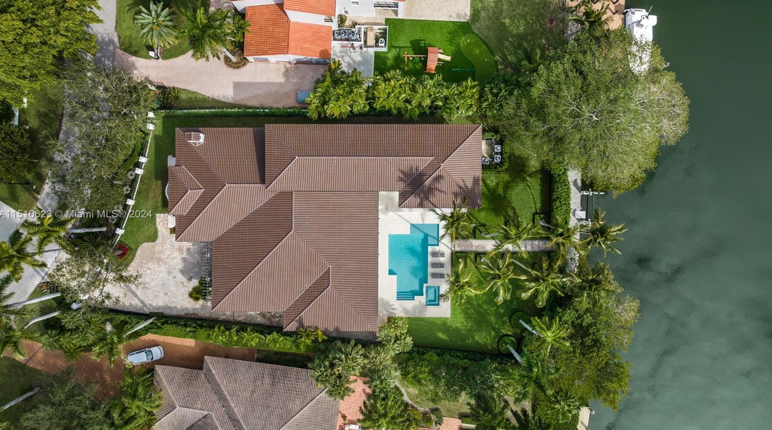 361 Los Pinos Pl, Miami FL 33143-6426 exterior