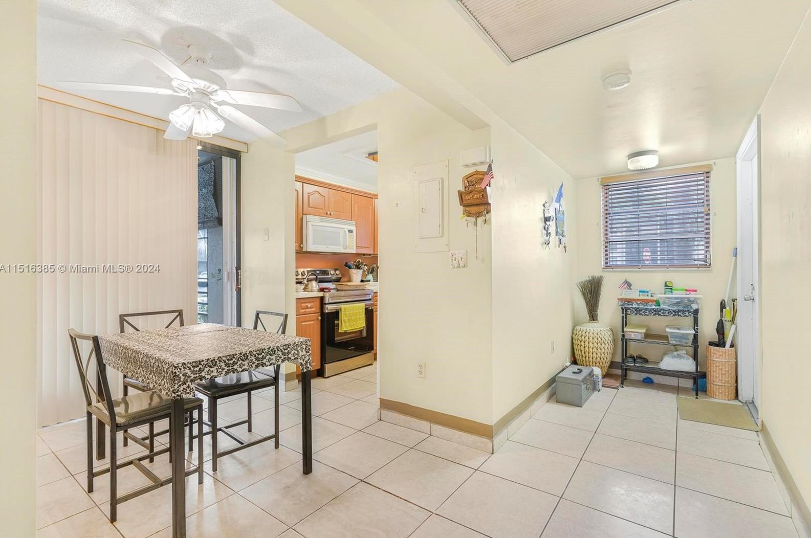 1001 Colony Point Cir, Hollywood FL  33026-2938 exterior