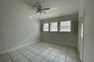 462 Golden Isles Dr, Hallandale Beach, FL 33009 - Photo 29
