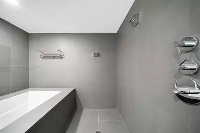 5875 Collins Ave #1102, Miami Beach, FL 33140 - Photo 21