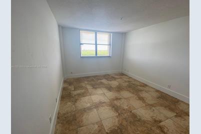2450 NE 135th St #1012, North Miami, FL 33181 - Photo 13