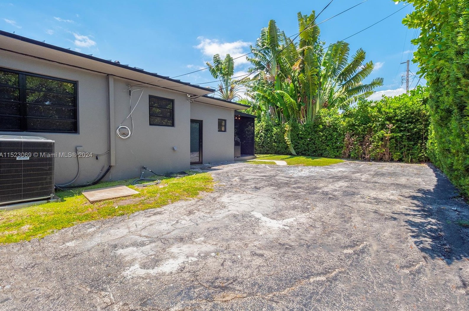 205 Fairway Dr, Miami FL exterior