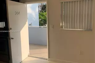 947 Lenox Ave., Miami Beach, FL 33139 - Photo 17