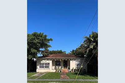 2225 SW 11th Ter - Photo 1