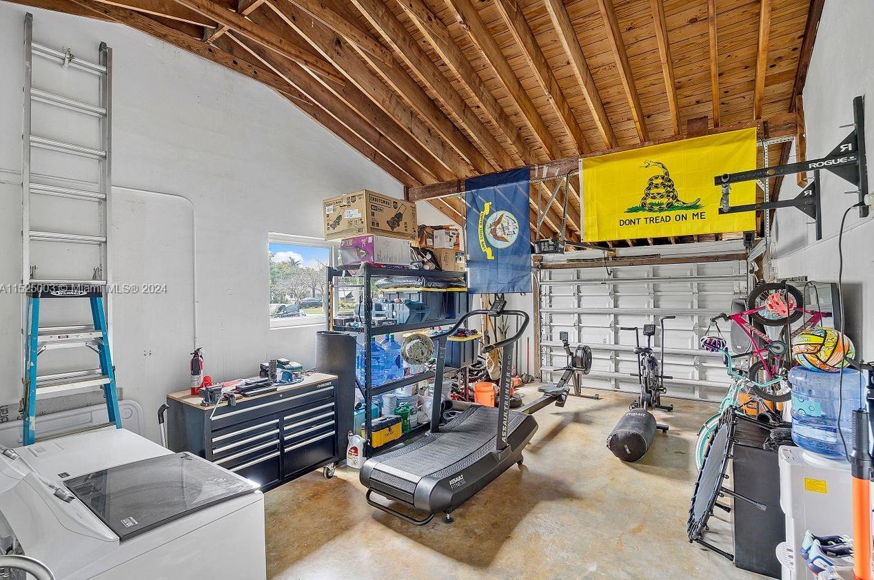 5900 58th Ter, Miami FL  33143-2219 exterior