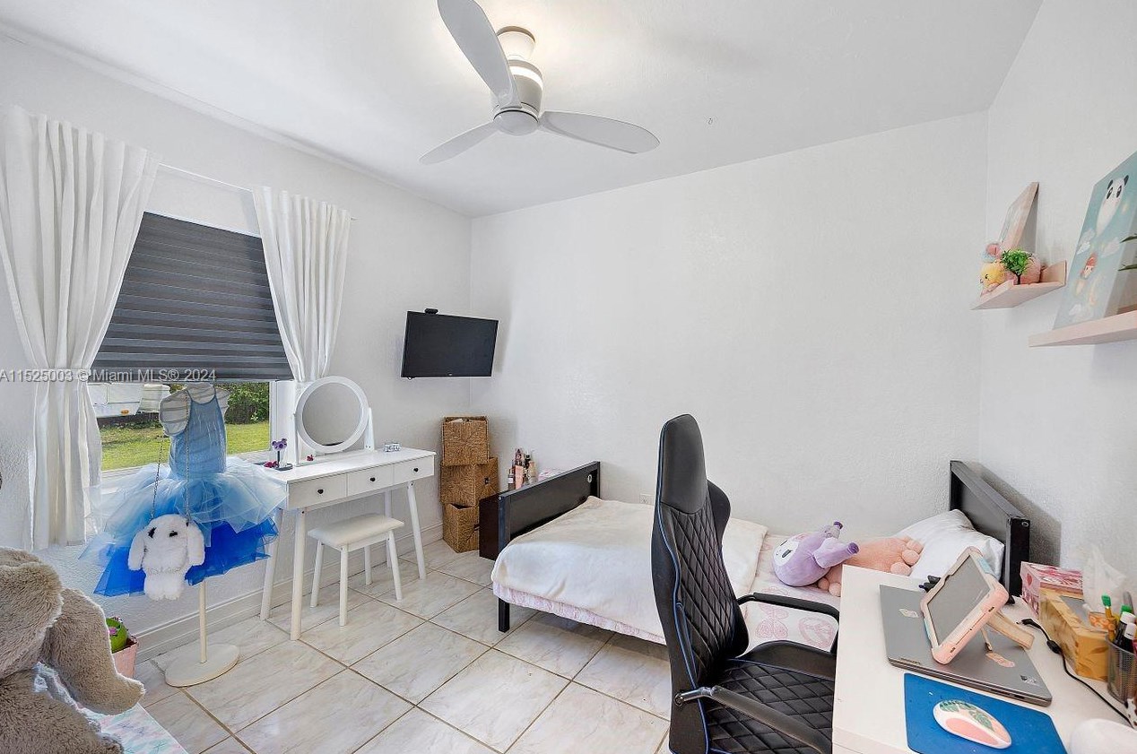 5900 58th Ter, Miami FL  33143-2219 exterior