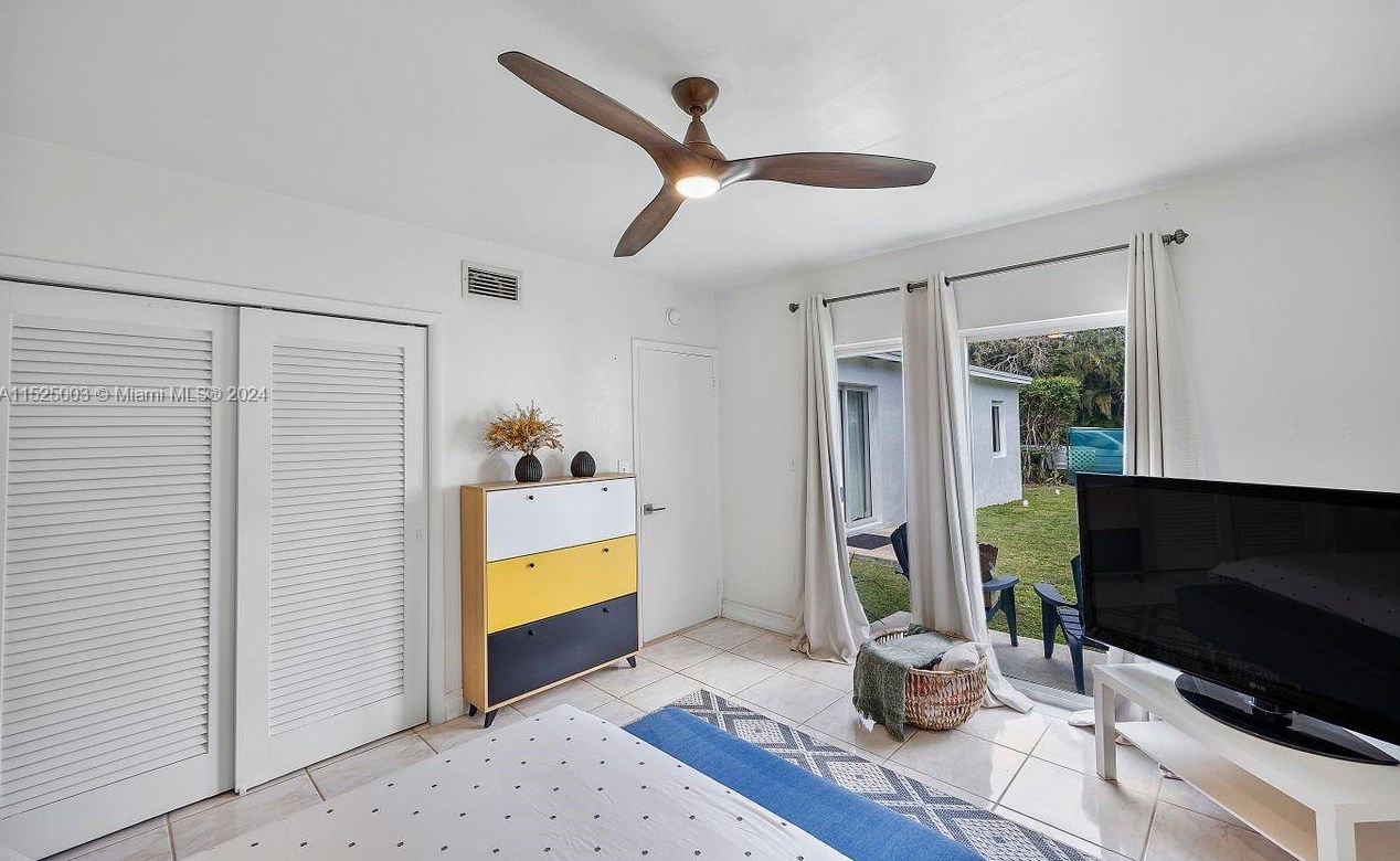 5900 58th Ter, Miami FL  33143-2219 exterior