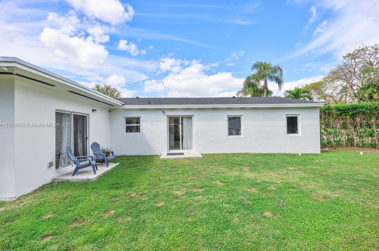 5900 58th Ter, Miami FL  33143-2219 exterior