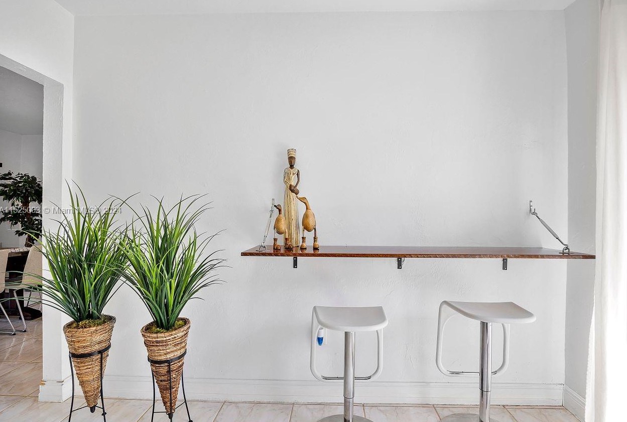 5900 58th Ter, Miami FL  33143-2219 exterior