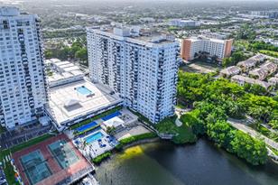 2780 Ne 183rd St #ph17, Miami, FL 33160