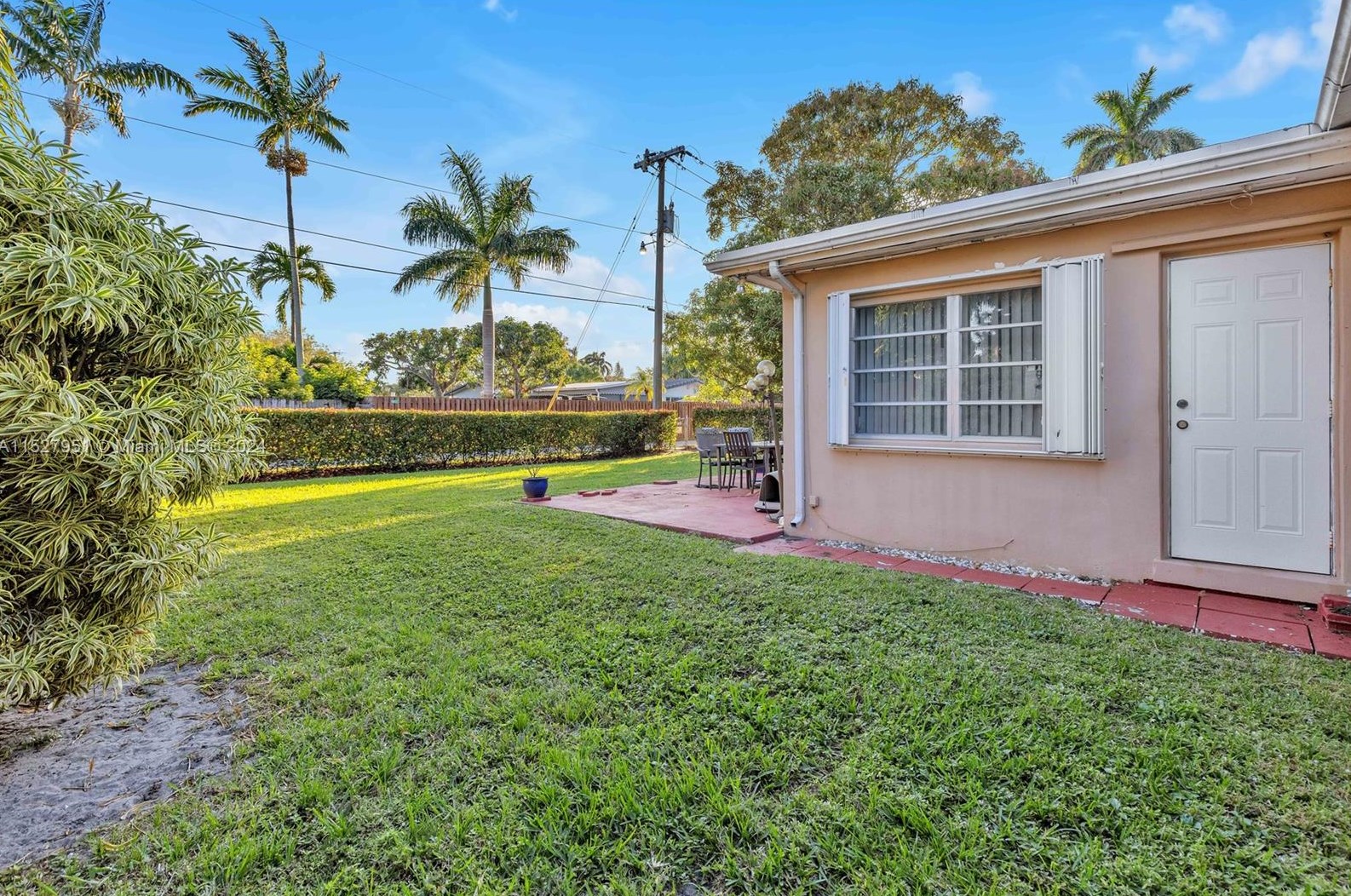 1328 Dewey St, Hollywood FL  33019-2206 exterior