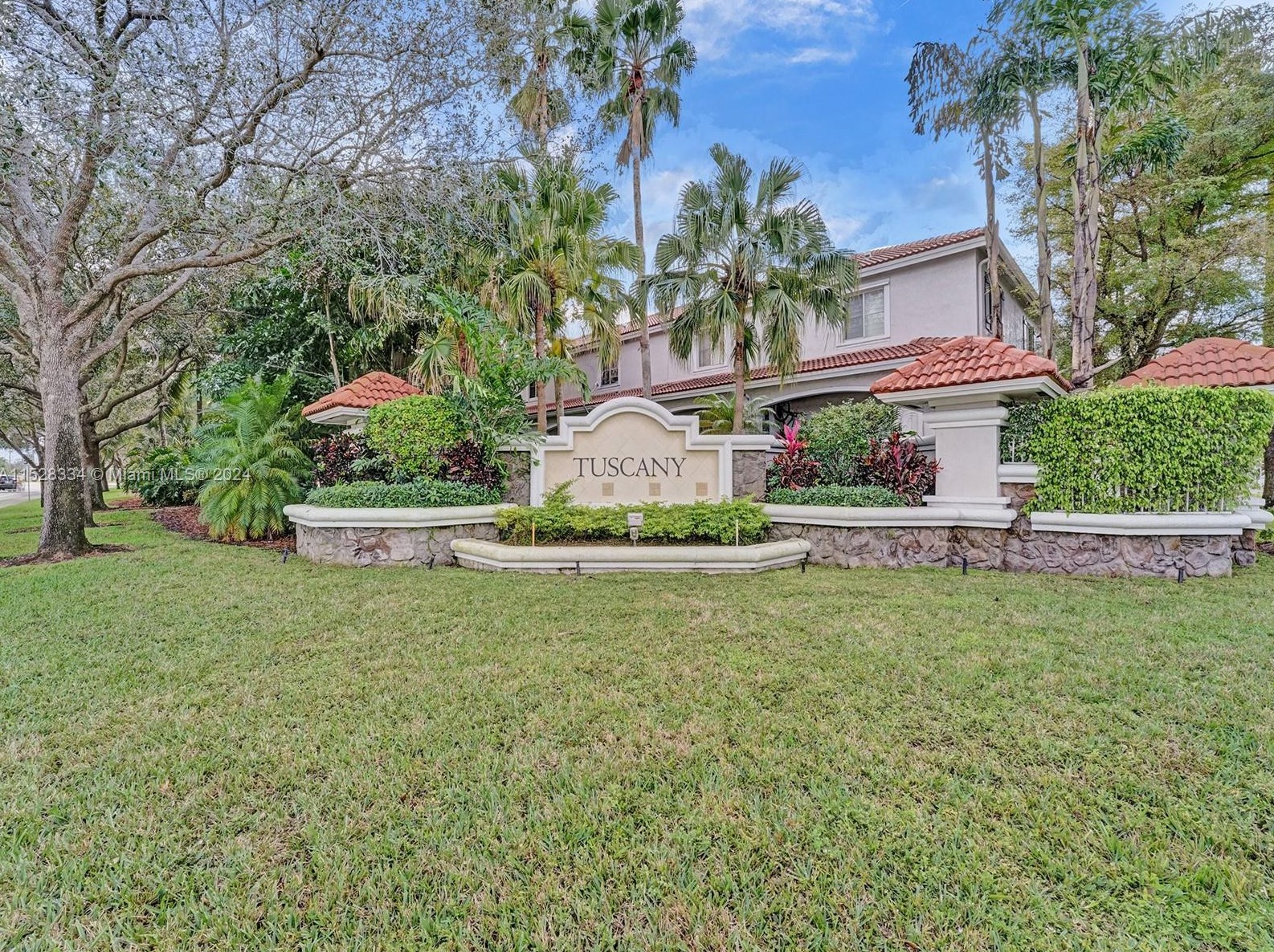 2733 83rd Ave, Hollywood FL  33025-7415 exterior