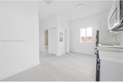 1567 NW 1st St, Miami, FL 33125 - Photo 21