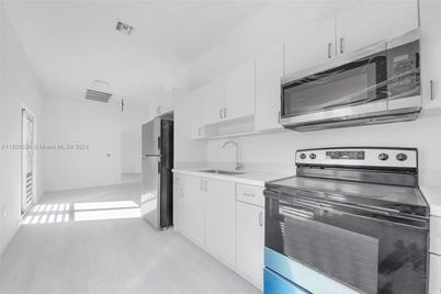 1567 NW 1st St, Miami, FL 33125 - Photo 33