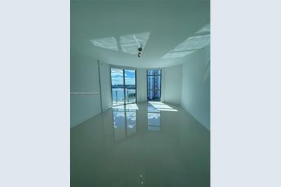 [Address not provided], North Miami Beach, FL 33160 - Photo 15
