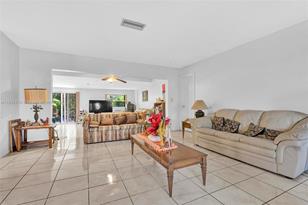8460 Windsor Dr, Hollywood, FL 33025-2843