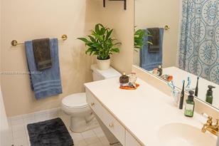 8723 Forest Hills Blvd - Photo 5