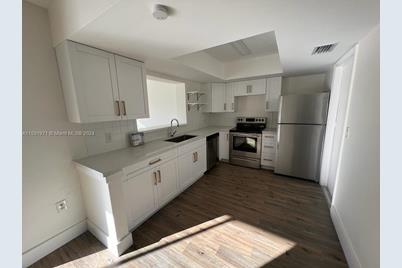 11520 NW 31st Pl, Sunrise, FL 33323 - Photo 5