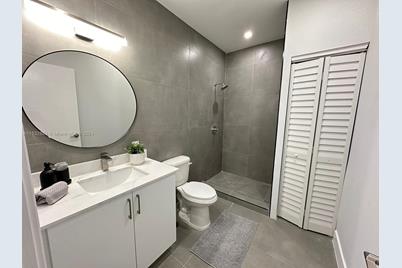 994 NW 2nd St, Miami, FL 33128 - Photo 11
