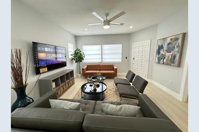 994 NW 2nd St, Miami, FL 33128 - Photo 3