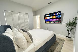 994 NW 2nd St, Miami, FL 33128 - Photo 15