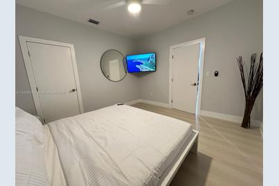 994 NW 2nd St, Miami, FL 33128 - Photo 13