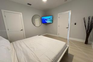 994 NW 2nd St, Miami, FL 33128 - Photo 13