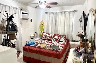 559 E 15th St - Photo 5