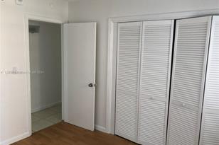 121 Golden Isles Dr, Hallandale Beach, FL 33009 - Photo 19