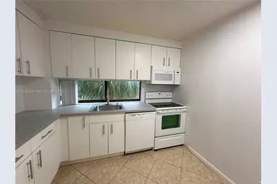 17021 N Bay Rd #320-4, Sunny Isles Beach, FL 33160 - Photo 7